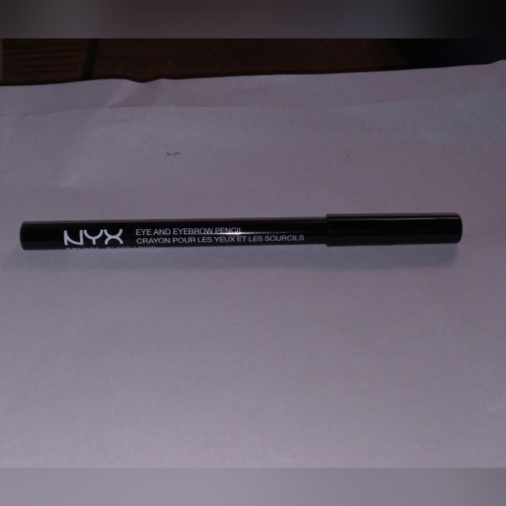 *NWOT* NYX Eye & Eyebrow Pencil SPE901 Black